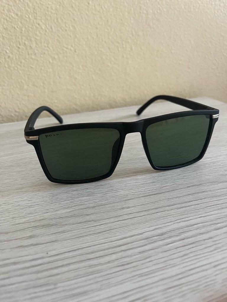 Prada güneş gözlüğü