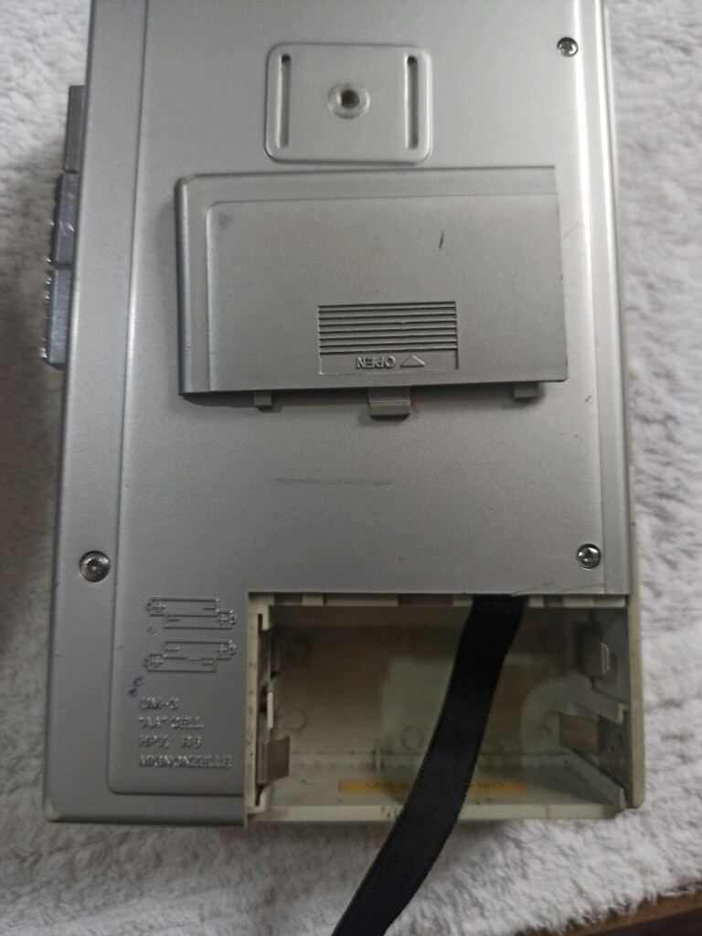 Sanyo M-G12 Walkman - 9