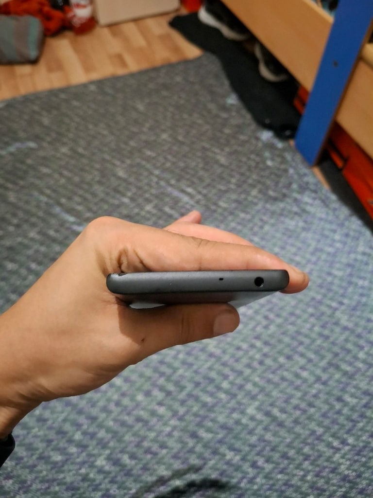 Sony L1 - 2