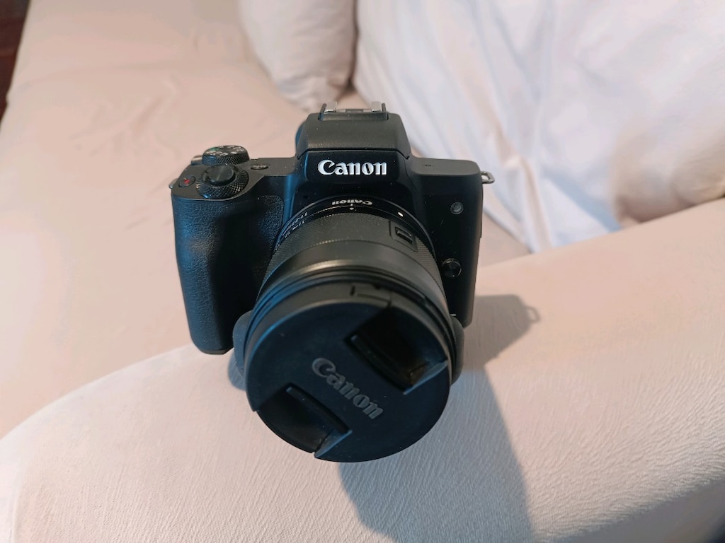 CANON EOS M50 Dijital Fotoğraf Makinasi+RODE mikrofon+canta