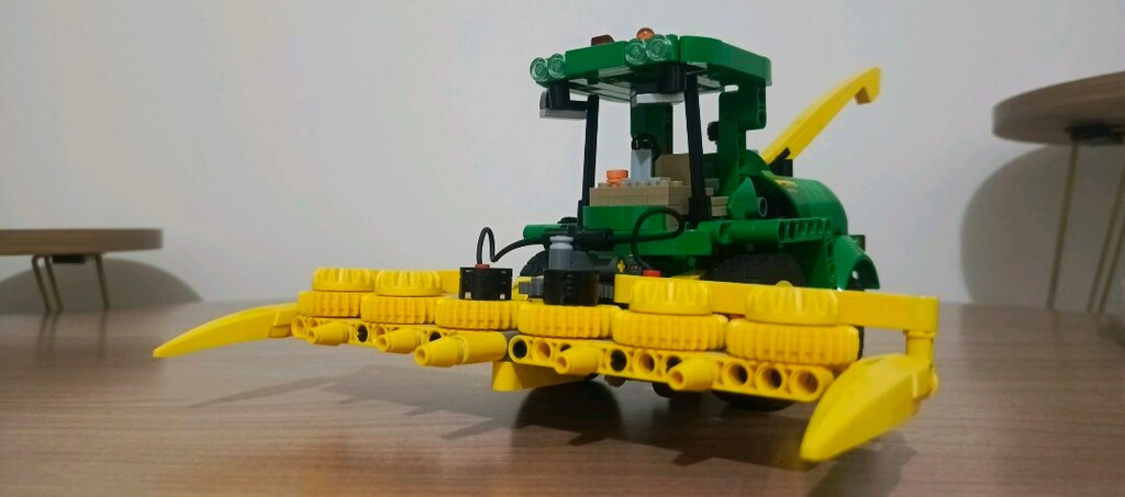 42168 lego technic john deere 9700 forage harvester 559 parça oyıncak - 2