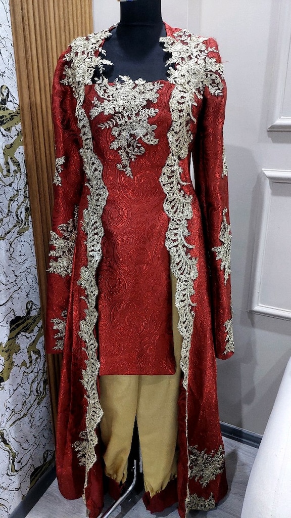 Kırmızı pantolonlu bindallı - 2