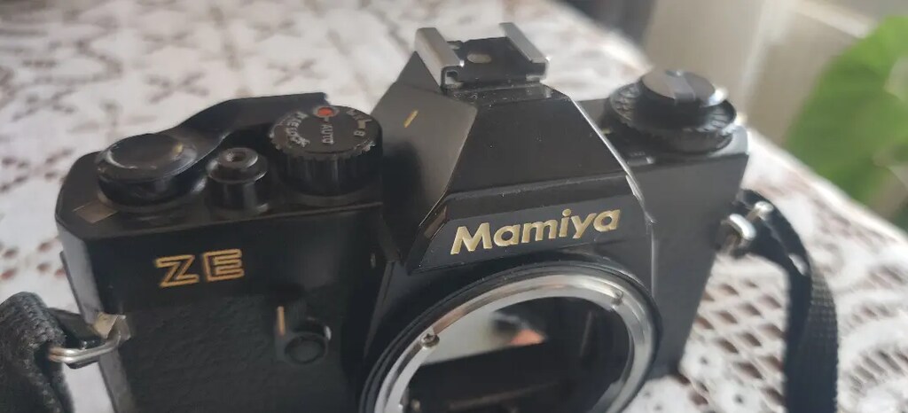 Mamiya ZE Analog Fotoğraf Makinesi.3 tane lens, flaş ve kılıfı mevcut. - 4