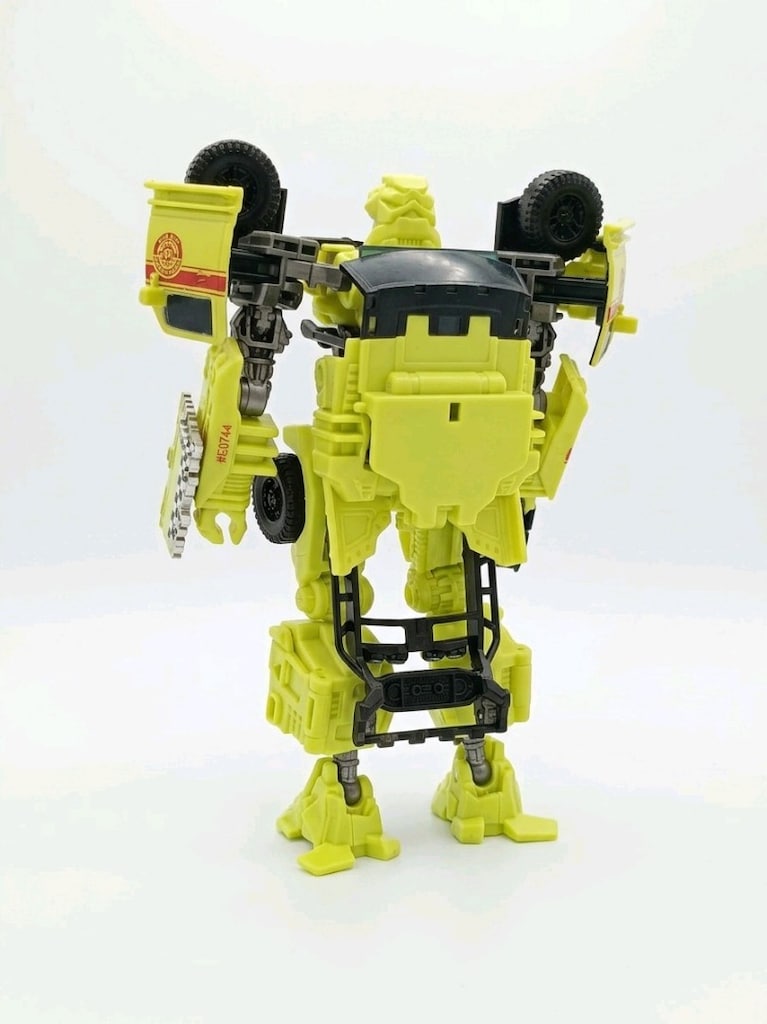 Transformers Studio Series 04 Deluxe Ratchet - 4