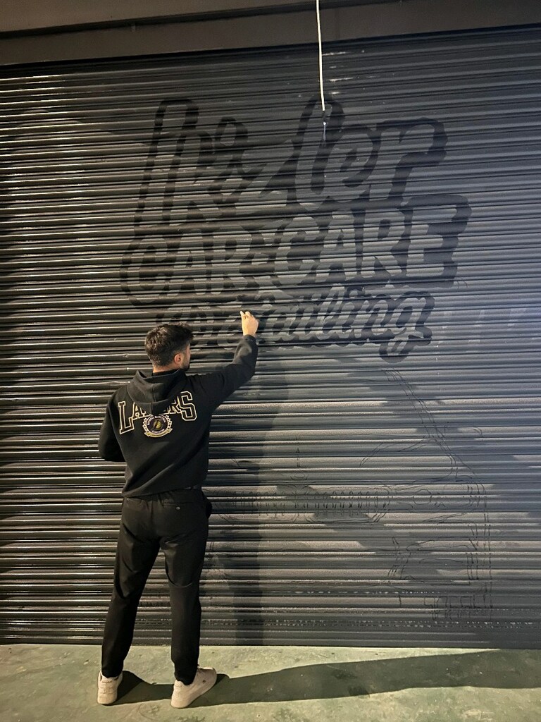 Duvar ,kepenk resim çizilir. - 2