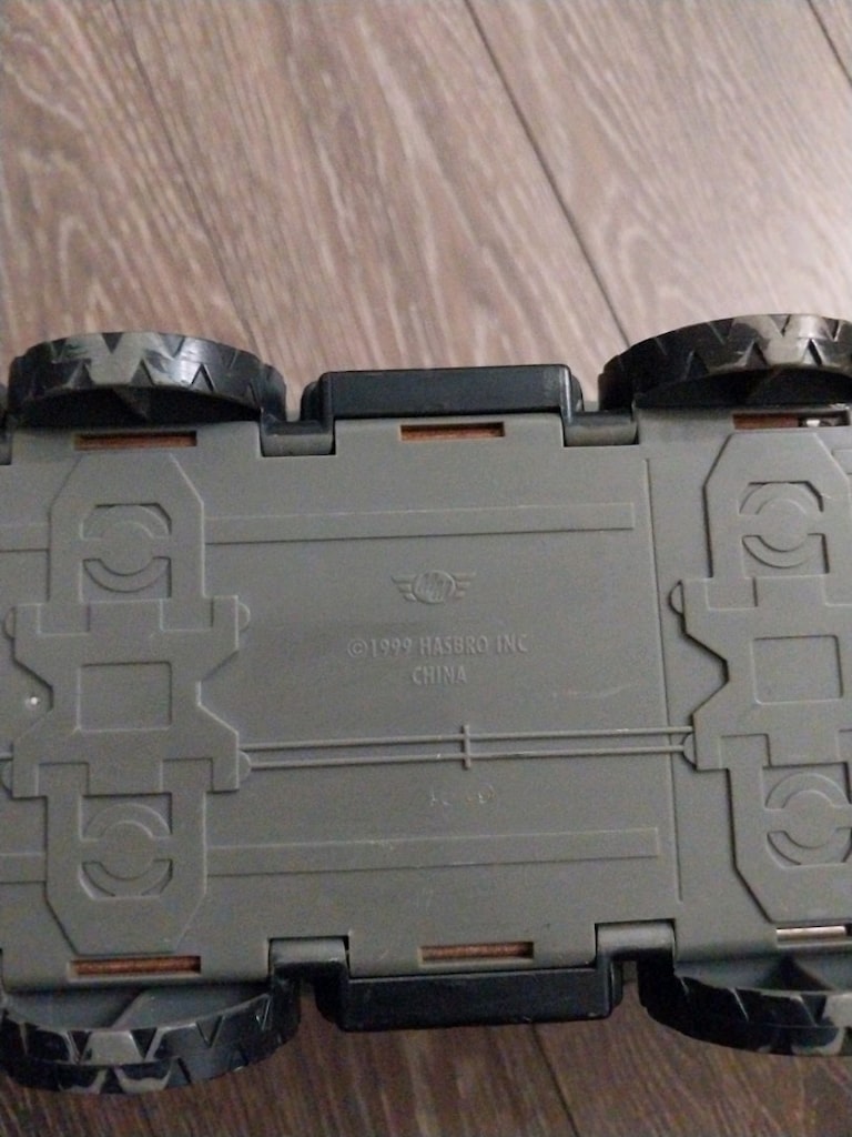 Devasa Hasbro Oyuncak Kamyon - 9