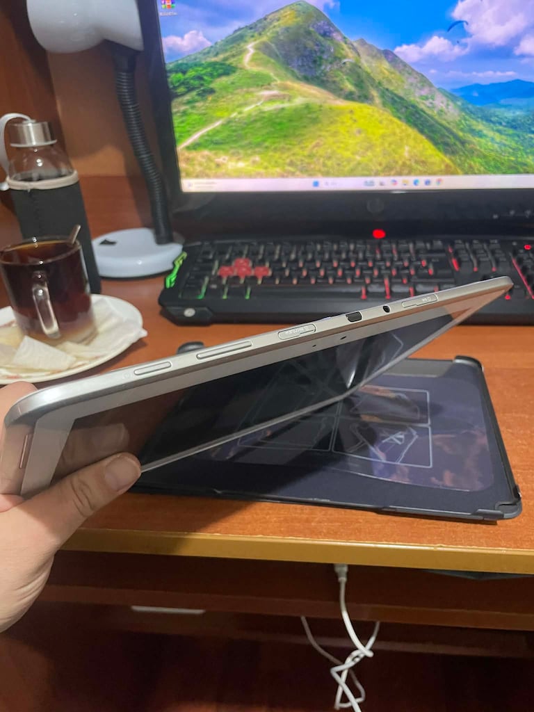 Samsung N8000 10.1" Tablet - 6