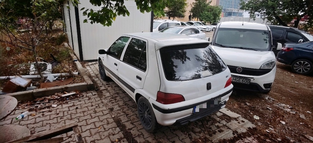 99 Peugeot 106 - 3