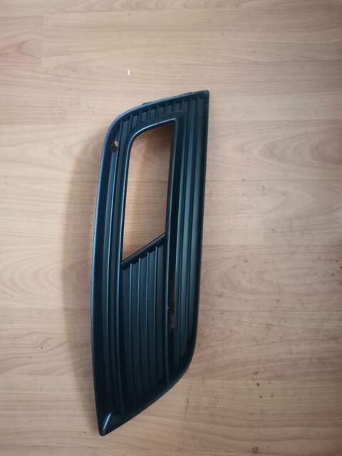 AUDİ A4 ÖN ÖN TAMPON SOL SİS ÇERÇEVESİ