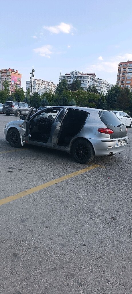 Alfa Romeo 147 - 2