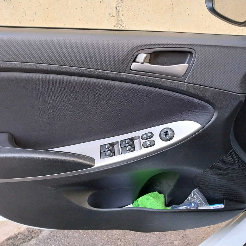 Hyundai Accent Blue 1.6 CRDI - 4