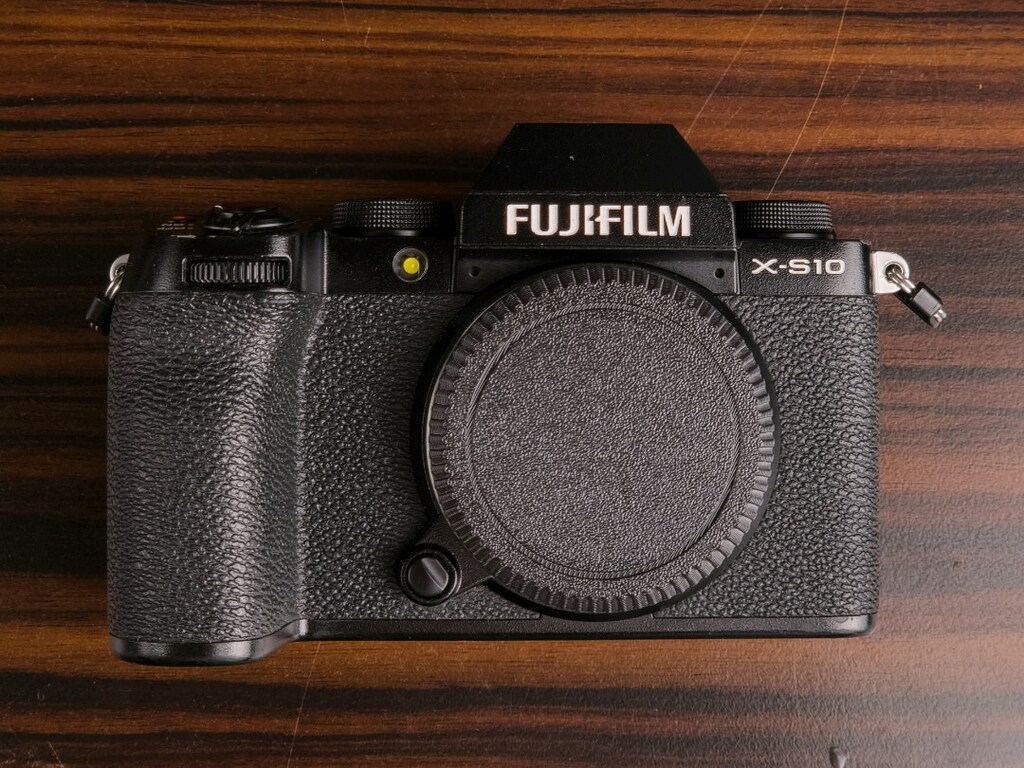 Fujifilm X-S10 Body + 4 batarya + ekstralar - 9