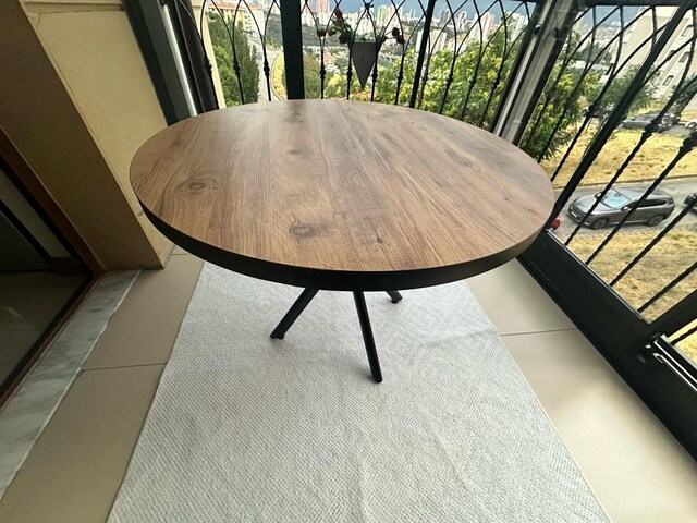 Temiz Kullanılmış Modern Yuvarlak Yemek / Balkon Masası (Metal Örümce