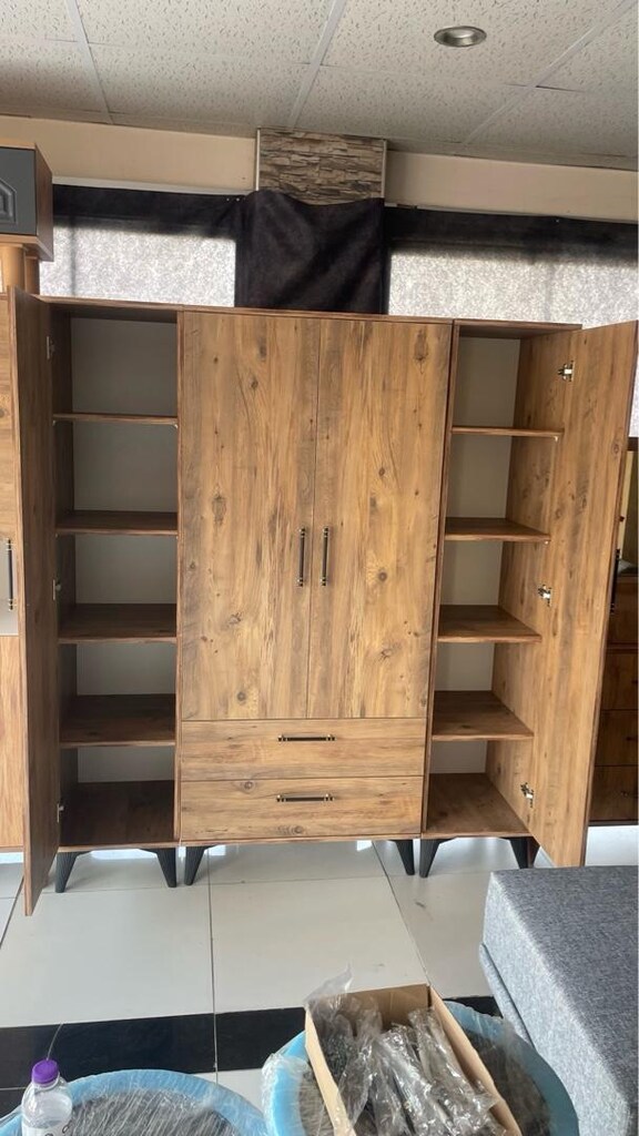 4 kapaklı elbise dolabı - 9