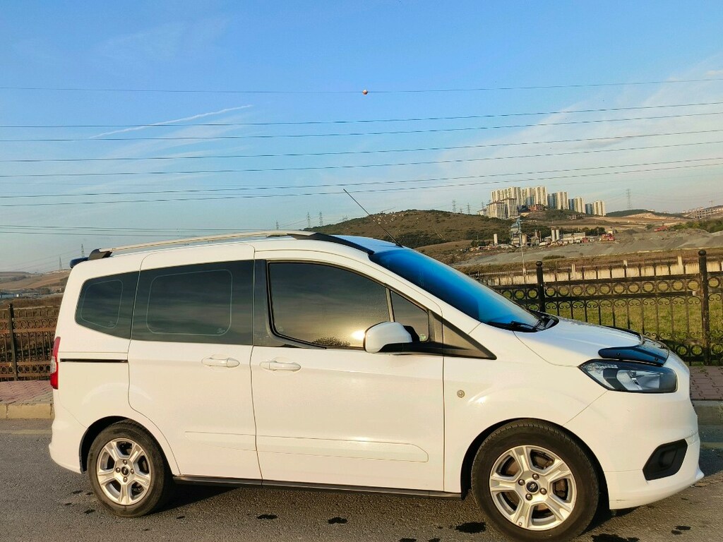 acil satılık Ford Tourneo courier - 5