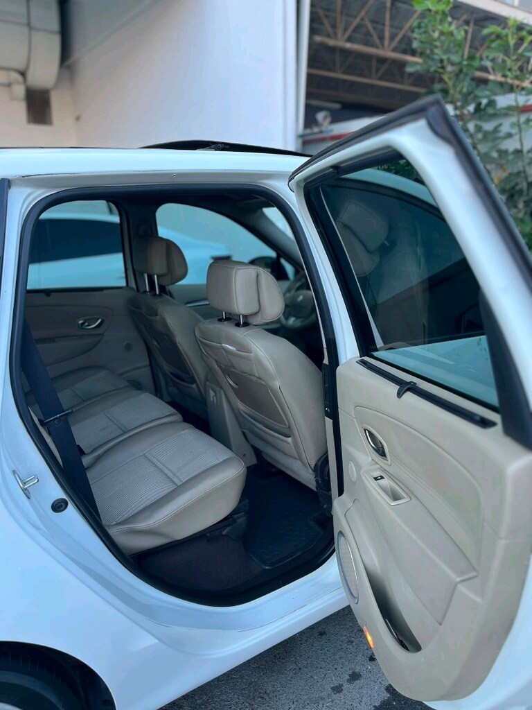 Renault Grand Scenic - 16
