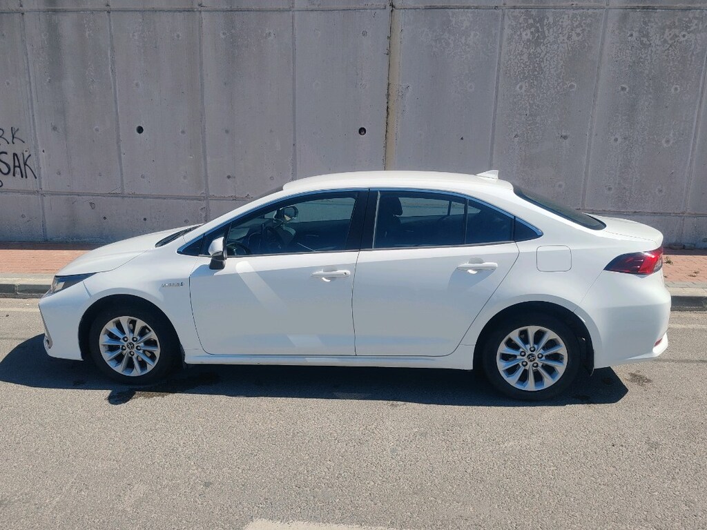 Hybrid Toyota Corolla 1.8 - 5