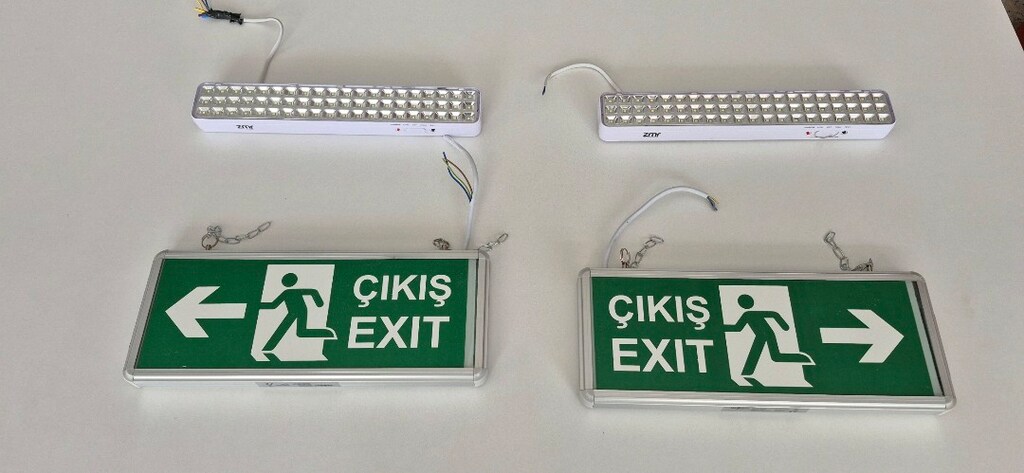 2 ADET ACİL ÇIKIŞ IŞIKLI TABELA VE 2 ADET ŞARJLI ACİL DURUM IŞILDAĞI
