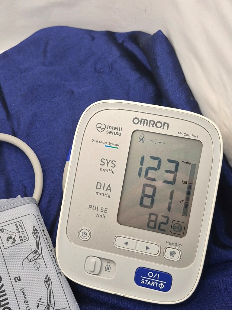 Omron M6 Comfort model tansiyon aleti. Dijital ekranı sayesinde ölçüml - 18