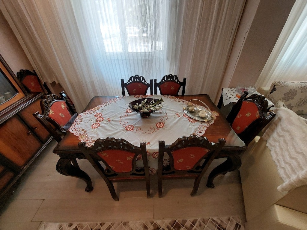 antika el oymasi masa sandalye takimi ve vitrin 20.000 tl - 7