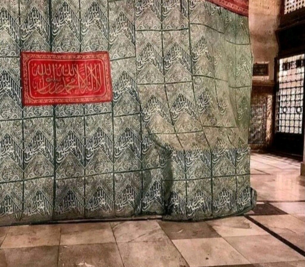 Ravza-ı Mutahhara Orjinal Kokusu Üzerinde Yeşil Örtü - 3