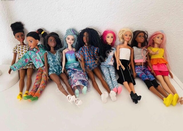 Barbie 9’lu bebek seti Çok temiz Fashionistas ve modern seriler