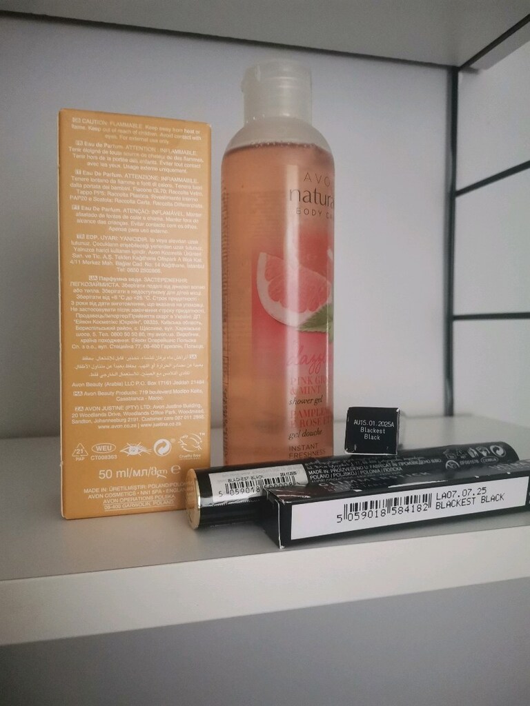 Avon Attraction Kadın Parfüm ve kozmetik içeren set - 10