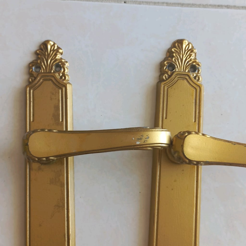 Eskilerden pirinç kapıkolu aynası - 4