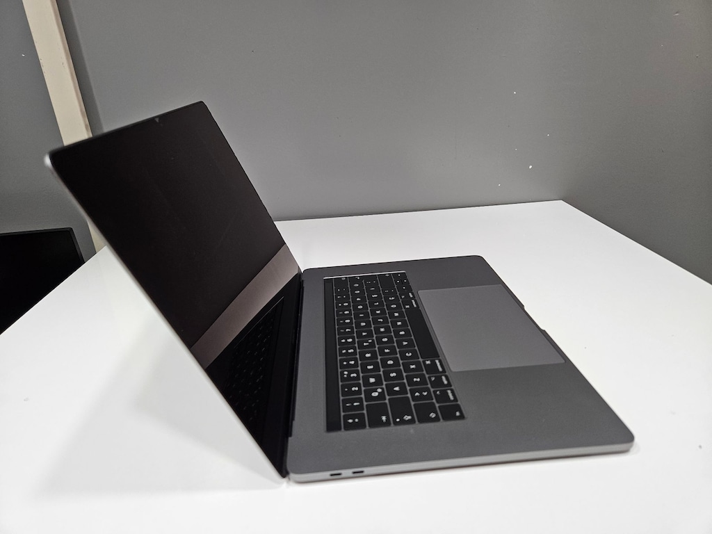 MACBOOK PRO + İ7 İŞLEMCİ + 16 GB RAM + 500 GB SSD + 15 İNÇ - 5