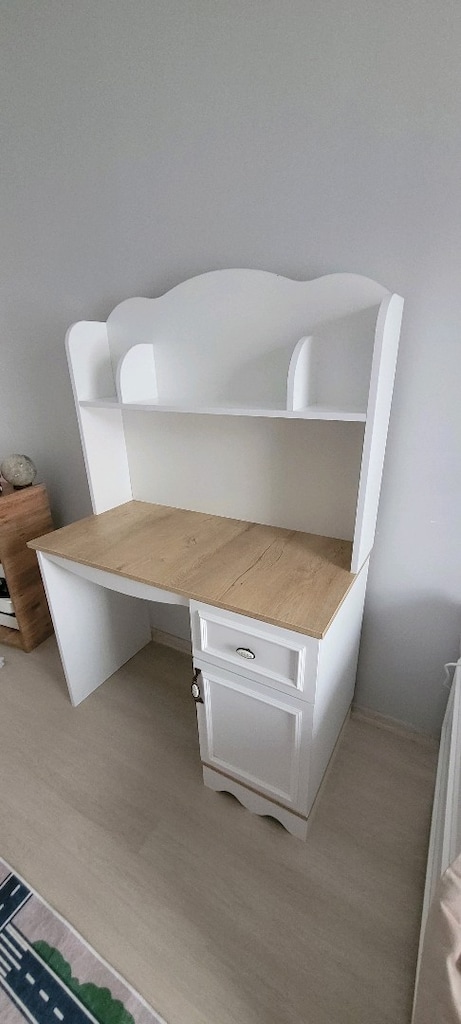 Az Kullanılmış Tertemiz Çocuk / Çalışma Masası ve Kitaplığı - 9
