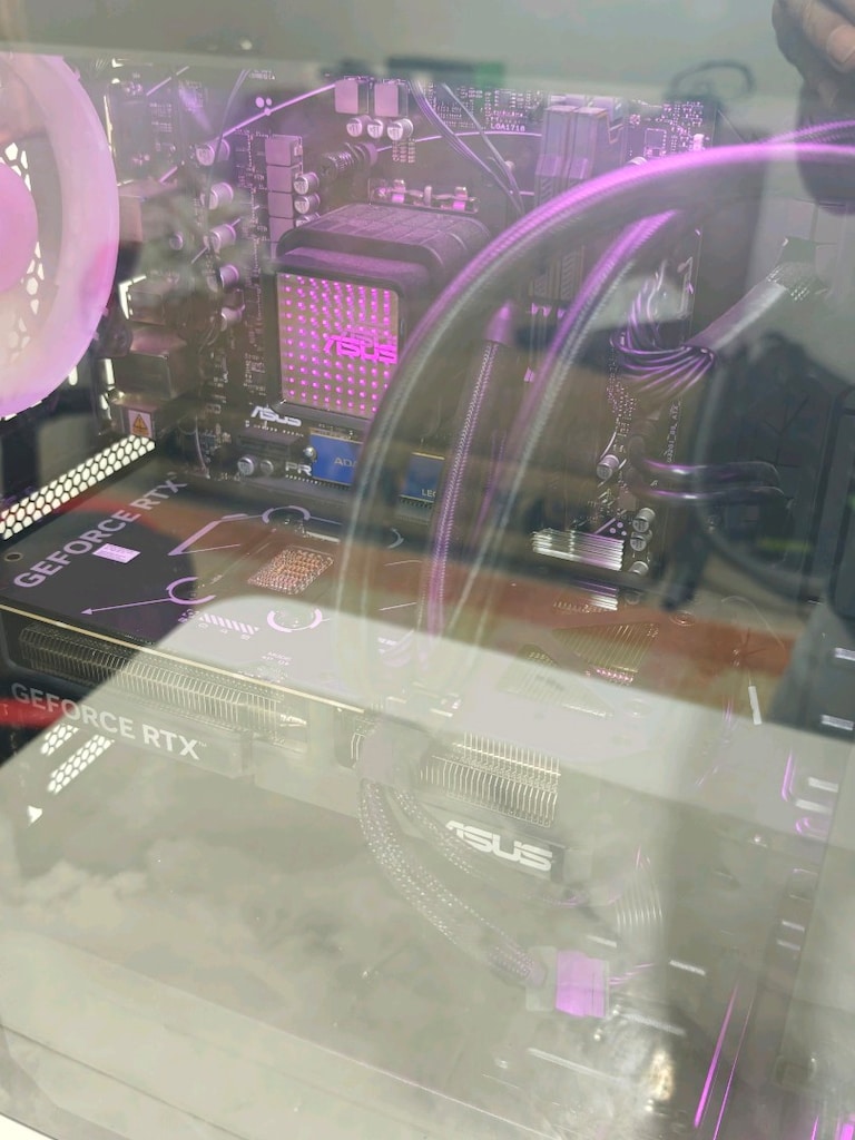 Ryzen 7 7800x3d RTX 5070 16GB DDR5 Ram 512GB SSD - 3