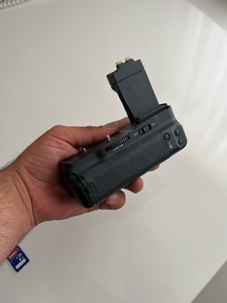 Canon Fotoğraf Makinesi Battery Grip (550D - 600D - 700D) - 2