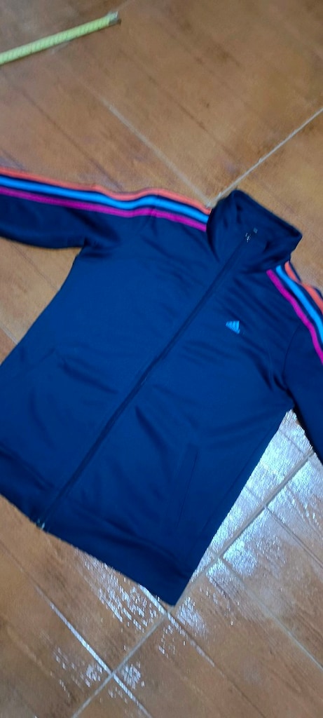 Adidas likralı sweat mont...Ölçüleri için, defosu var mı diye sormayın