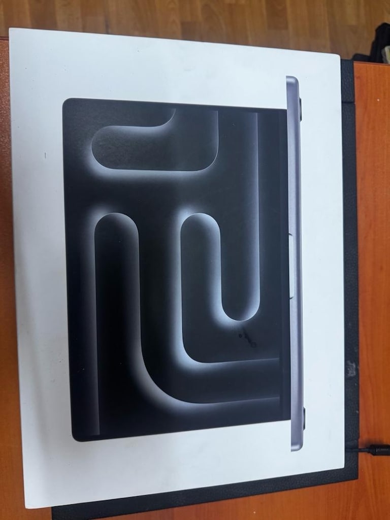 temiz sıfır ayarında MacBook m3 pro - 2