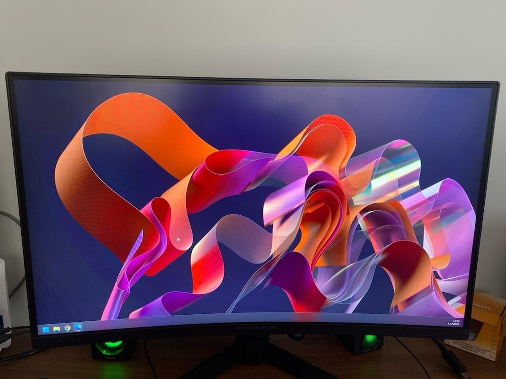 SATILIK EXCALİBUR 27 CURVED 240 hz oyuncu monitör