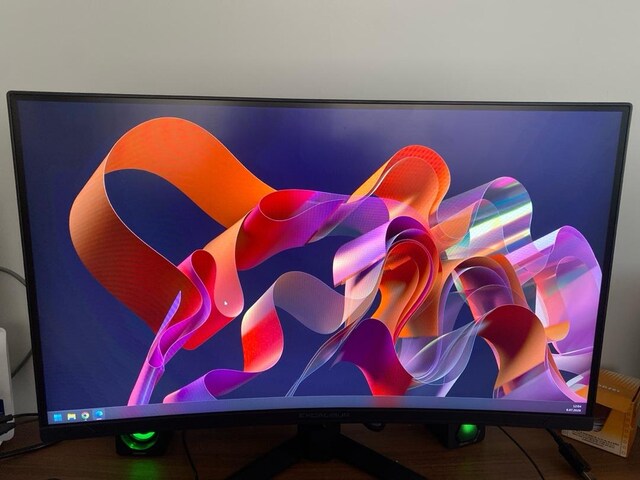 SATILIK EXCALİBUR 27 CURVED 240 hz oyuncu monitör