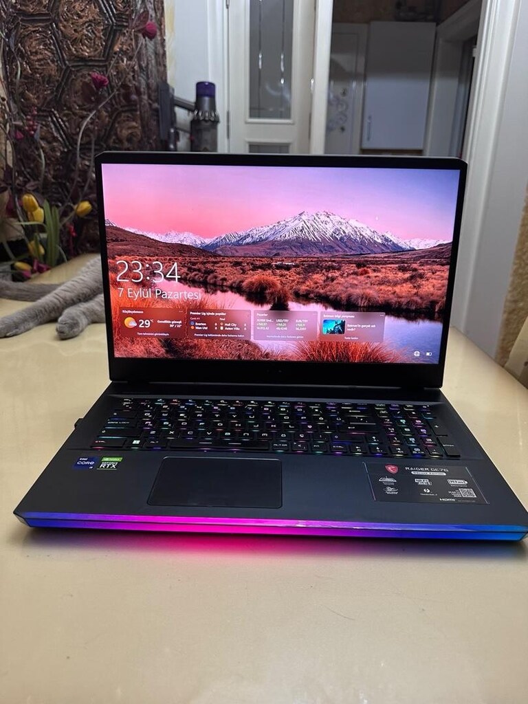 MSI Raider GE76 12UHS | i9 12900HK - RTX 3080 Ti (16GB) - 64GB RAM 1TB - 3