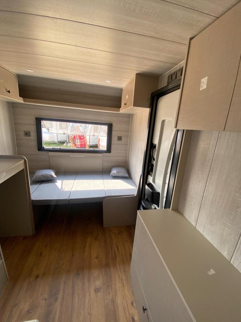 KARAVAN - 8