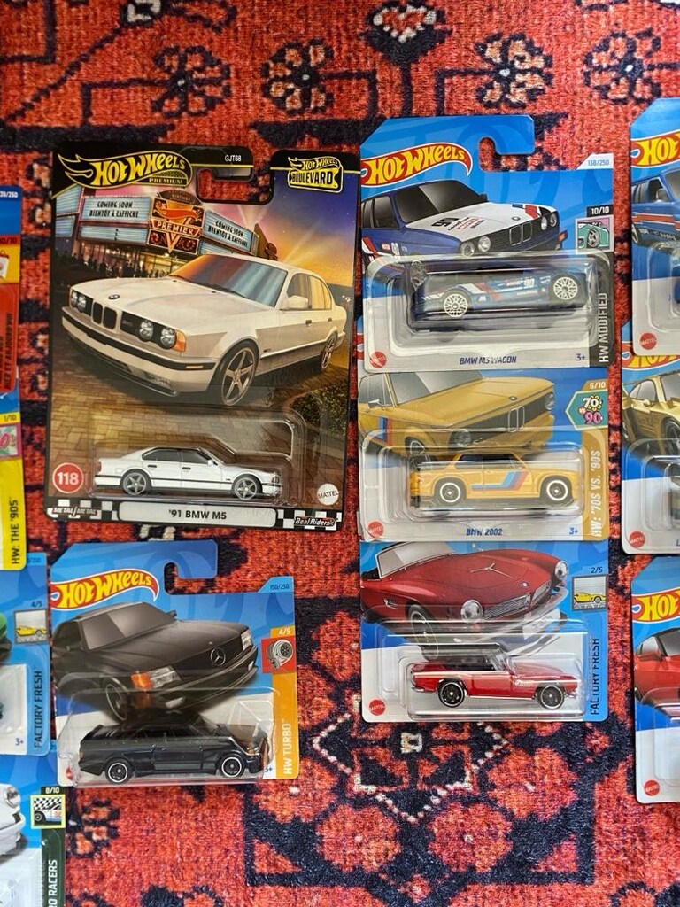 HOTWHEELS - 9