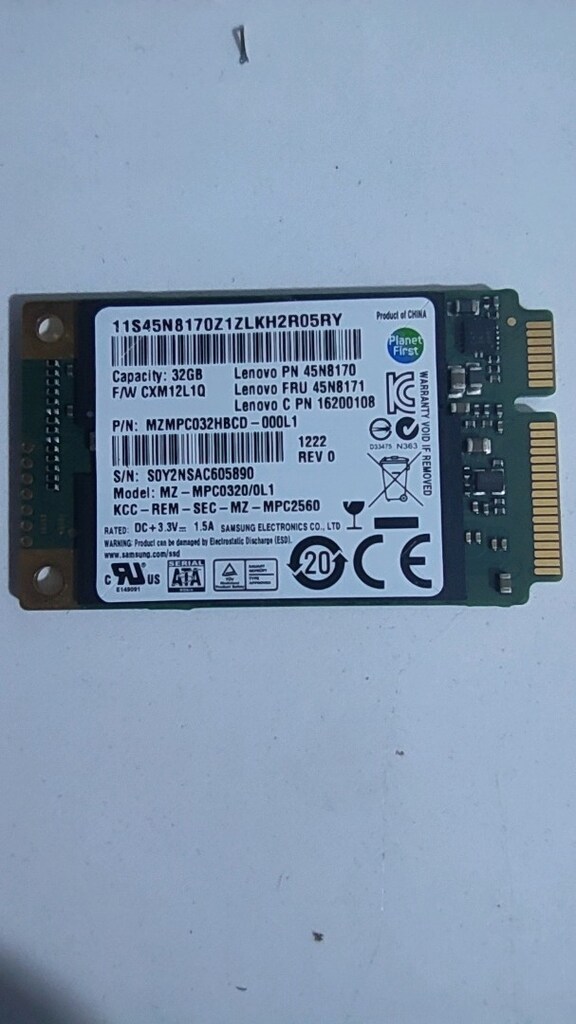 32 GB SSD disk - 2