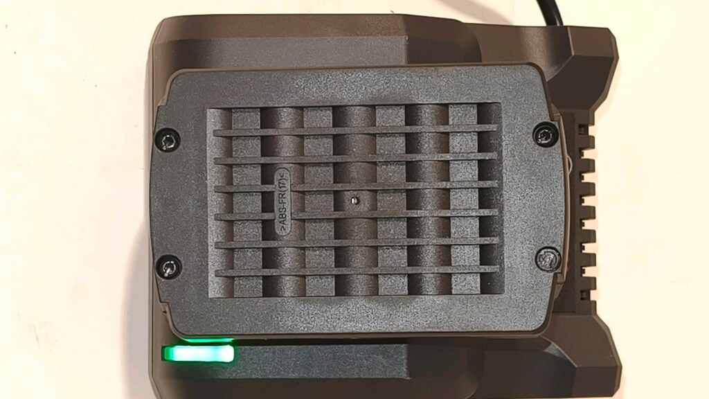 ORİJİNAL BOSCH 18 VOLT ŞARJ ALETİ VE 2 AMPER GÜÇLÜ BATARYASI - 2