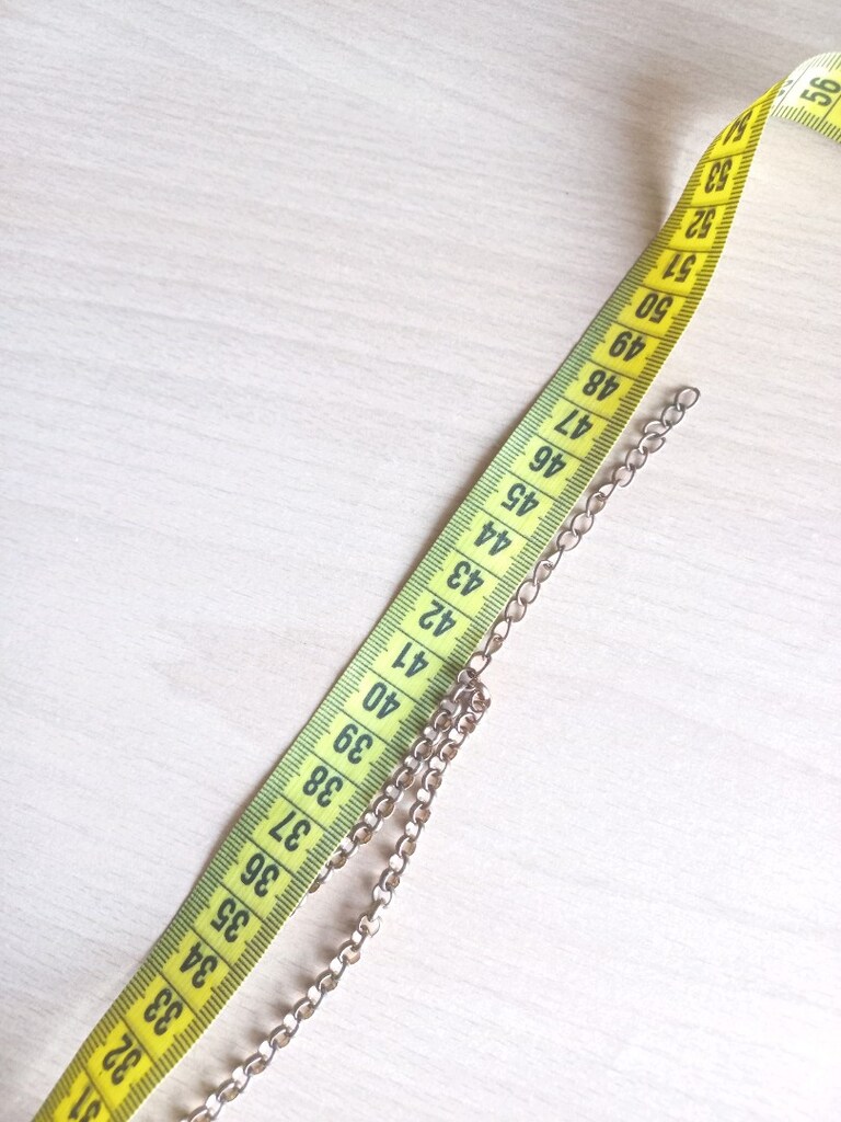 Göz Alıcı Işıltı: Kristal Taşlı Gold Gerdanlık Kolye - 5