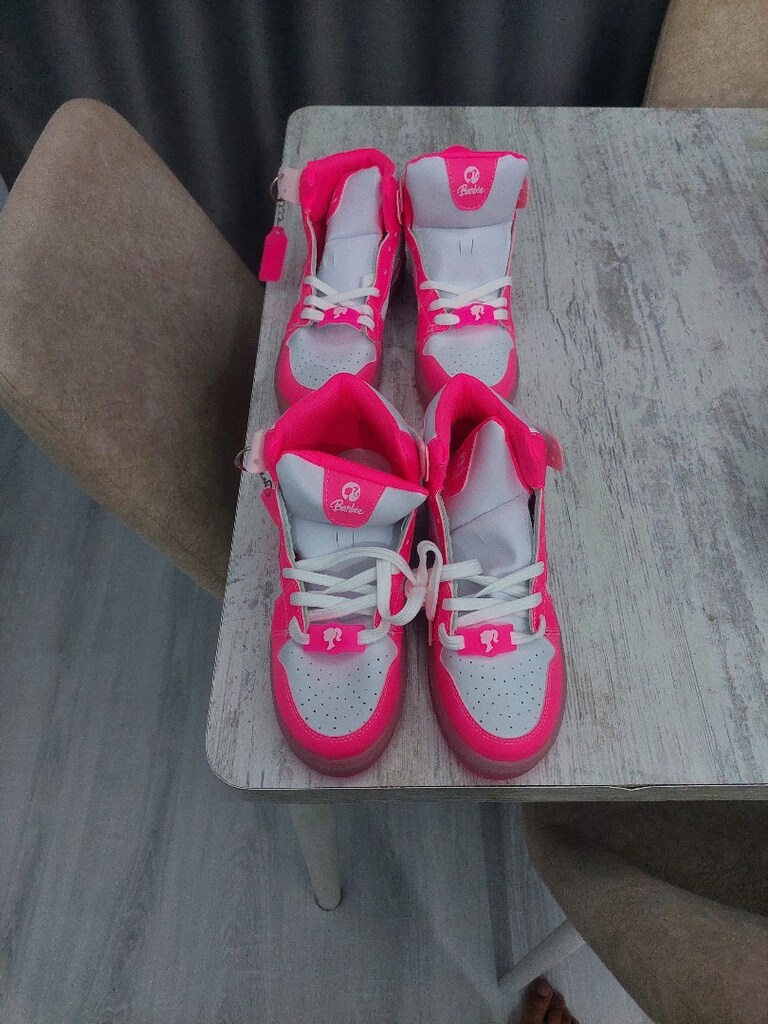 Kız çocukları spor ışıklı ayakkabılar.Barbie logolu.Yeni sıfır - 4