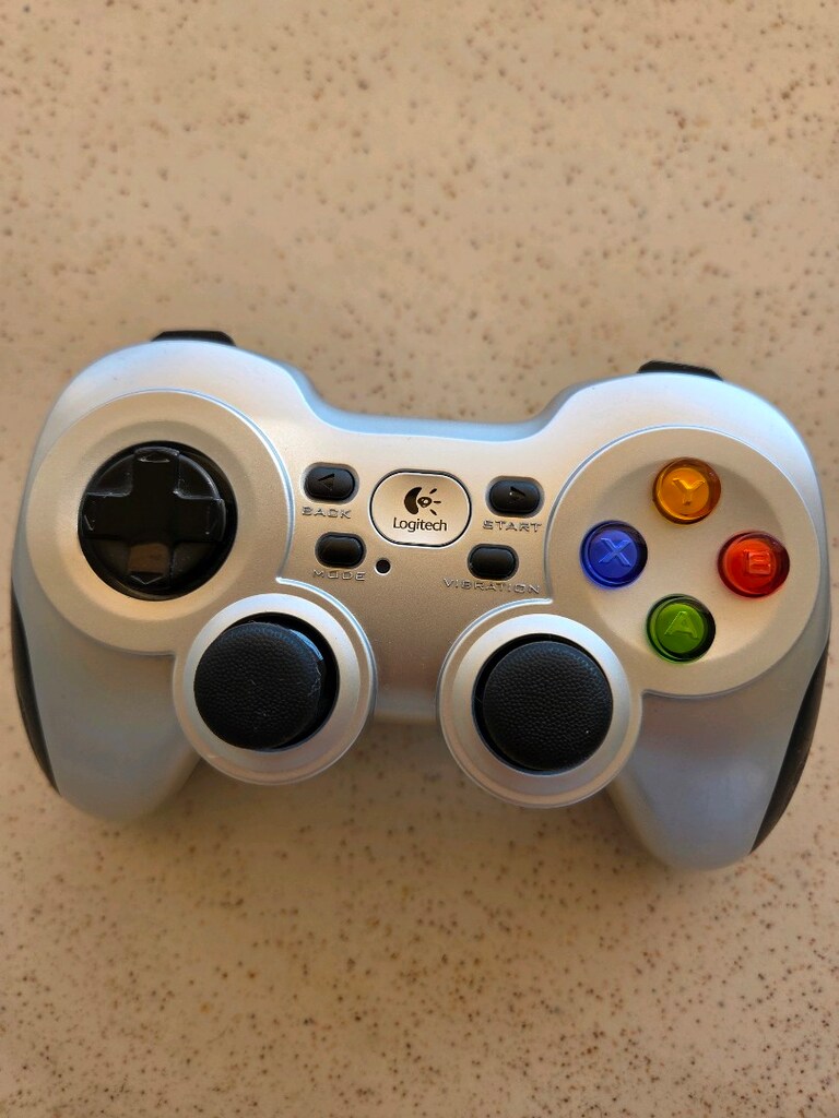 Sıfır gibi Logitech f710 gamepad - 2