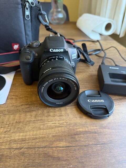 Canon EOS 2000D 10/18 Geniş Açı Lensli Satılık Camera