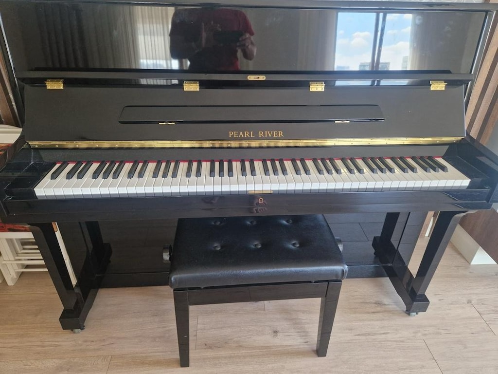 Pearl River UP115M2 Akustik Duvar Piyanosu (Parlak Siyah)