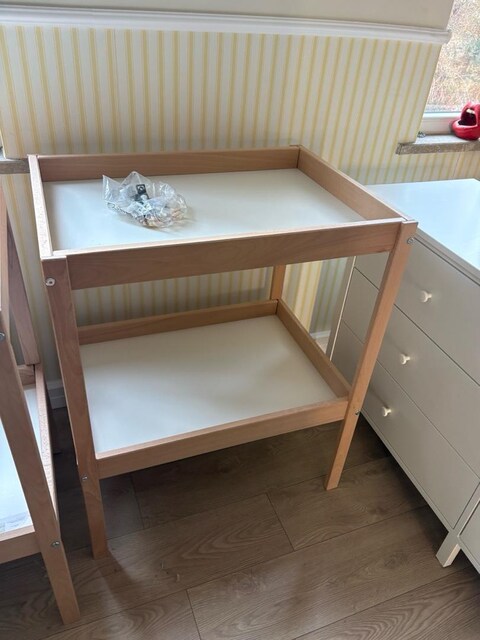 ikea alt değiştirme masası 72x53