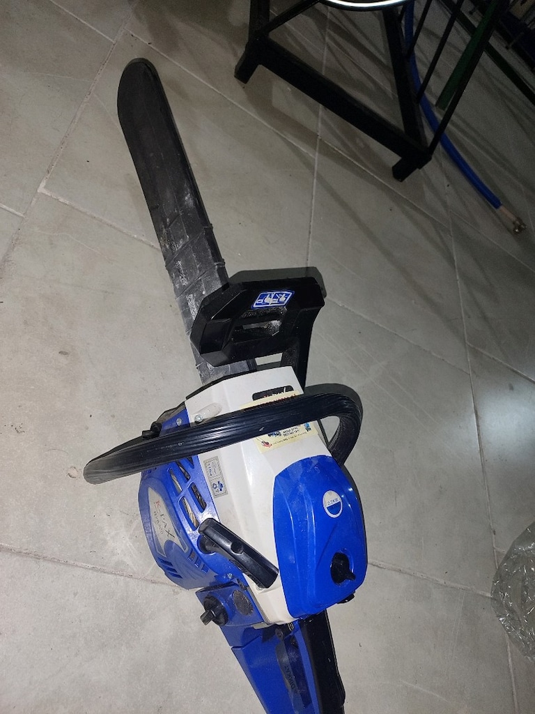 Motorlu ağaç. kesme - 3