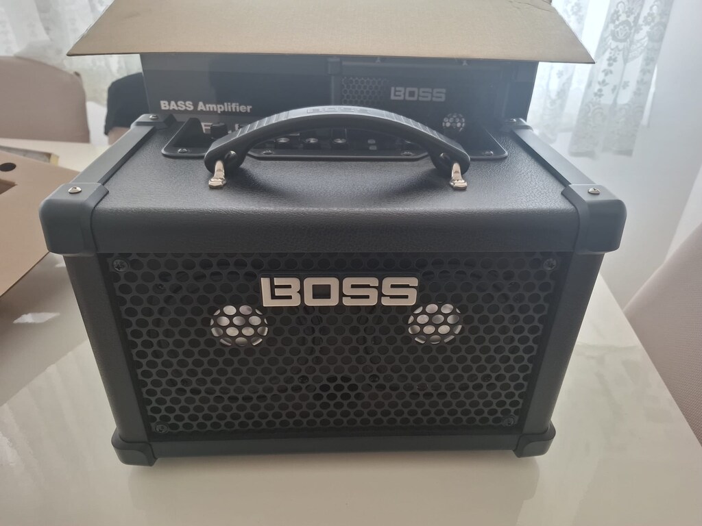 Boss Cube Dual LX Combo Gitar Amfisi