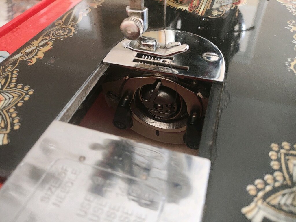 Vintage / Antika Dikiş Makinesi — Metal Gövde - 10
